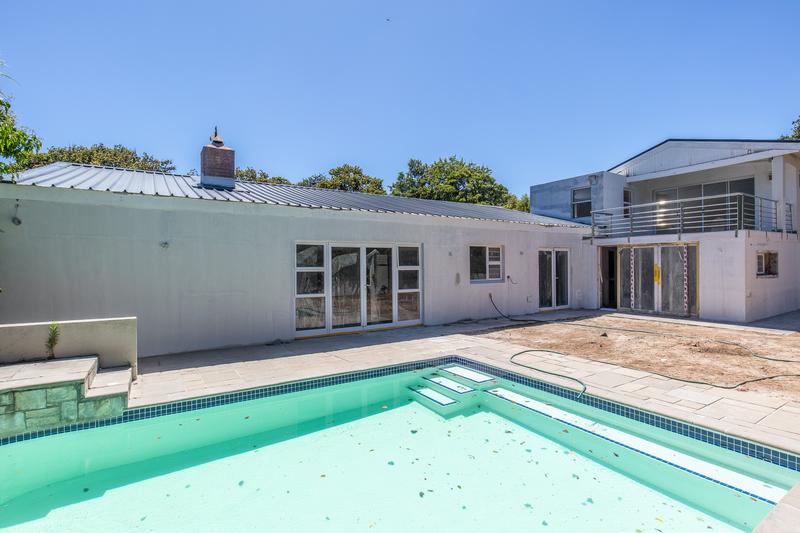 5 Bedroom Property for Sale in Constantia Western Cape